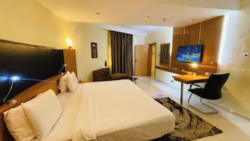 Desk, laptop workspace, free WiFi