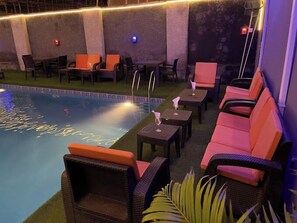 Bar en la piscina