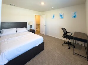 3 bedrooms, desk, iron/ironing board, free WiFi