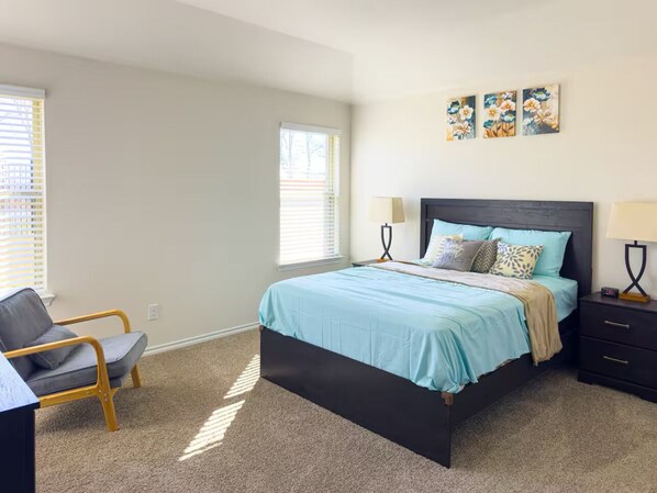 3 bedrooms, desk, iron/ironing board, free WiFi