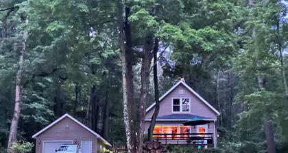 Lakefront Emerald Cove Cottage-3 bd, 2 ba -Sleeps 10