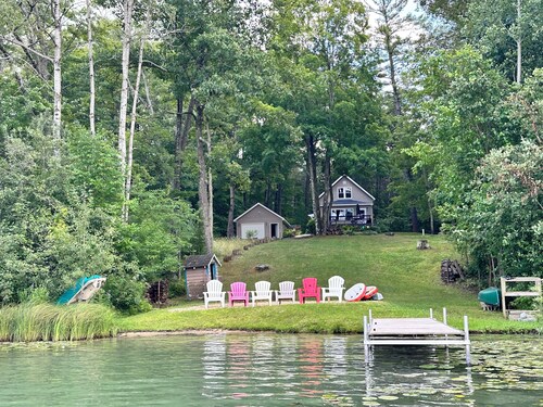 Lakefront Emerald Cove Cottage-3 bd, 2 ba -Sleeps 10