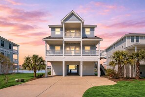 Exterior - Bayfront 4BR Retreat in Pointe West with Hot Tub Sleeps 12 (Galveston)
