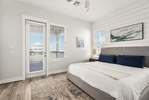 4 bedrooms, iron/ironing board, free WiFi, bed sheets - Bayfront 4BR Retreat in Pointe West with Hot Tub Sleeps 12 (Galveston)