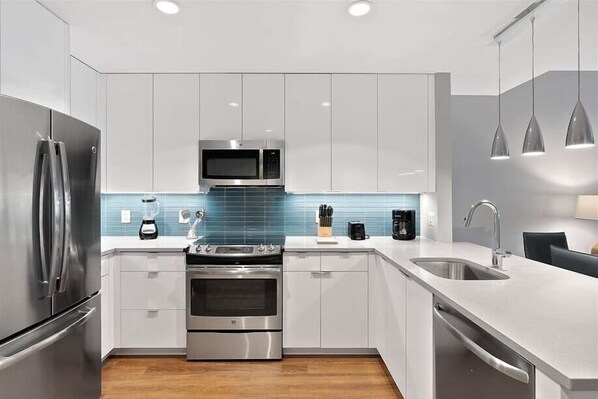 Fridge, microwave, oven, stovetop