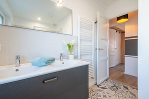 Hair dryer, towels