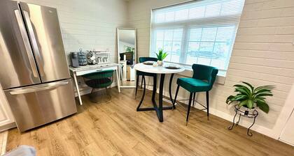 Stylish Apt near Downtown SLC King bed - parking - W&D