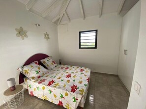 2 habitaciones, tabla de planchar con plancha, wifi y ropa de cama 