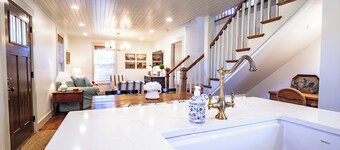 Charming 2-bedroom + Loft  cottage in Maryville Tennessee