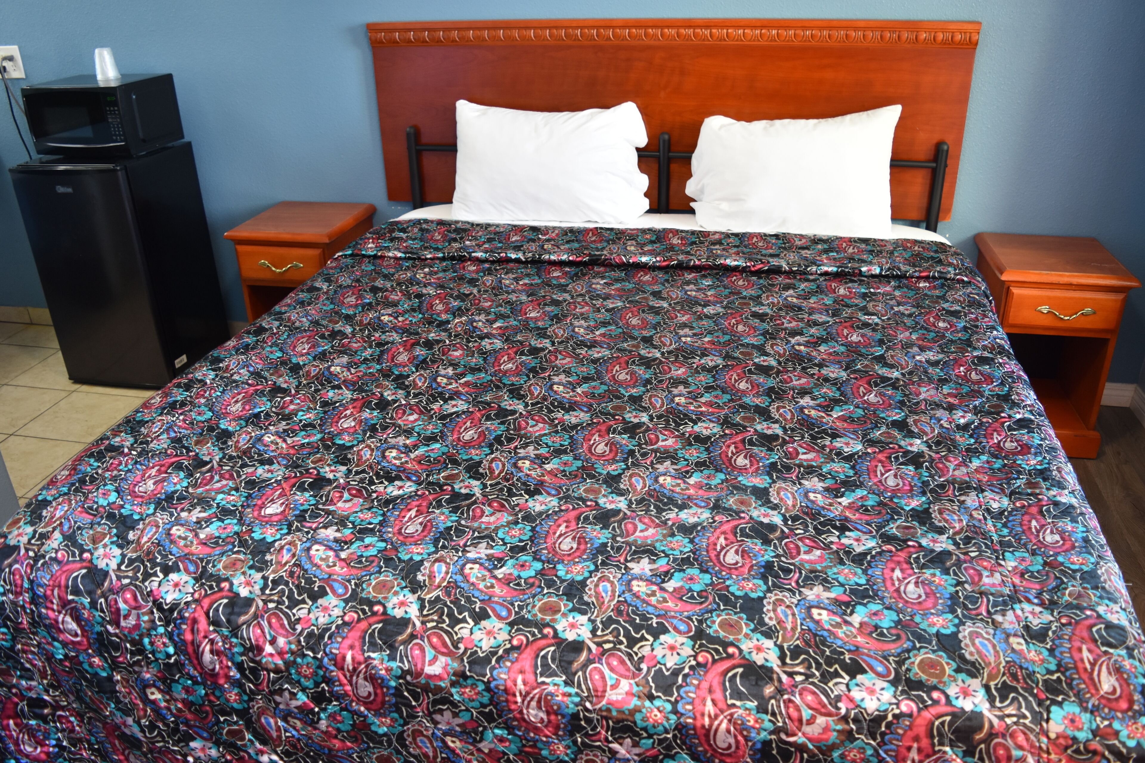 Room, 1 King Bed, Non Smoking | Desk, iron/ironing board, free WiFi, bed sheets