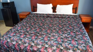 Room, 1 King Bed, Non Smoking | Desk, iron/ironing board (on request), WiFi (free), bed sheets - Corcoran Inn (Corcoran)