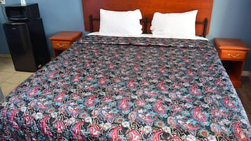 Room, 1 King Bed, Non Smoking | Desk, iron/ironing board, free WiFi, bed sheets