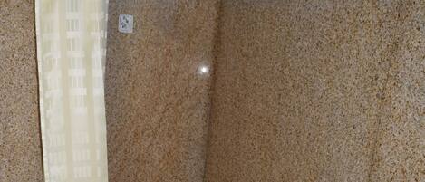 Room, 1 King Bed, Non Smoking | Bathroom | Combined shower/tub, towels, soap, shampoo