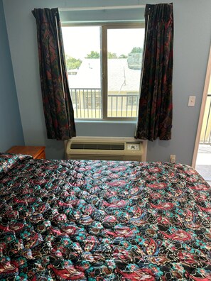 Room, 1 King Bed, Non Smoking | Desk, iron/ironing board, free WiFi, bed sheets