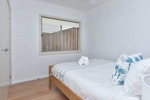 3 chambres, bureau, fer et planche à repasser, Wi-Fi gratuit