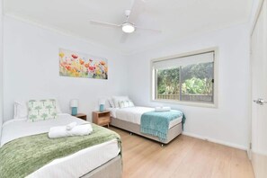 3 bedrooms, iron/ironing board, WiFi (free), bed sheets