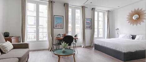 Iron/ironing board, WiFi, bed sheets