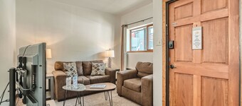 2 King Suite, Boutique Mountain Motel near hiking & MTB park in Idaho Springs