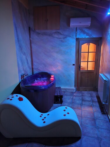 Beautiful romantic cottage intimate cozy perfect for couples