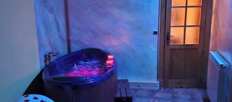 Beautiful romantic cottage intimate cozy perfect for couples