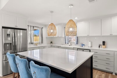 Modern Getaway - Near Golf & Casinos