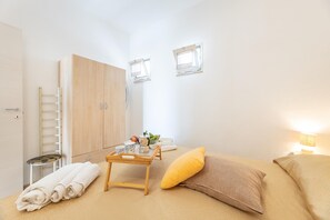 1 habitación, tabla de planchar con plancha, wifi gratis y ropa de cama