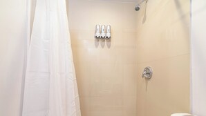 A bathroom with a shower, toilet, and hand dryer. - Beautiful 1-bedroom apartment in amazing Buckleys with AC, WiFi (Buckleys)