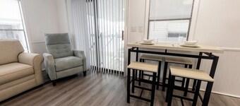 Fully remodeled cozy mobile home in charming Zephyrhills with AC, WiFi