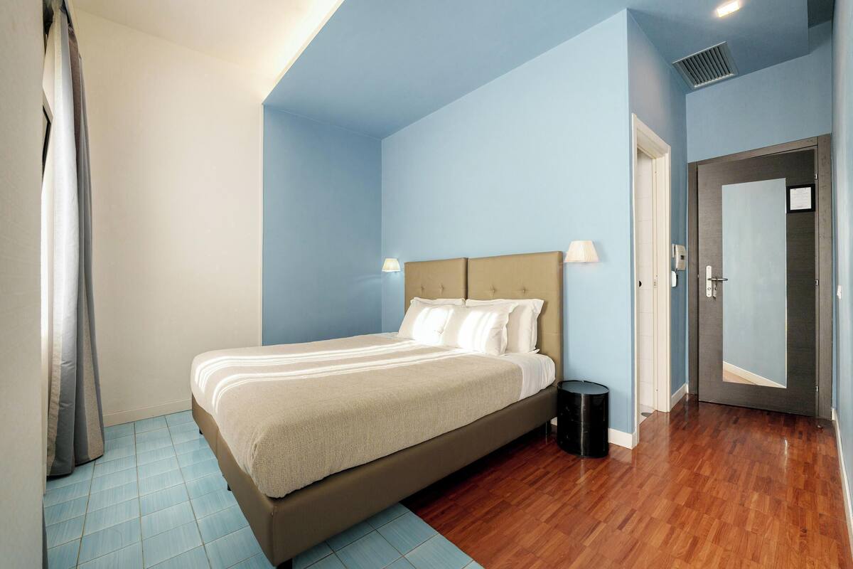Free minibar, in-room safe, desk, blackout curtains
