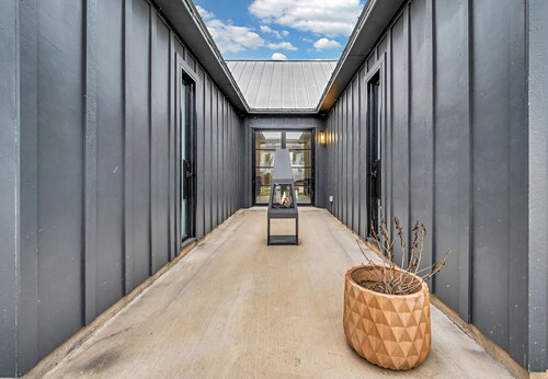 Dogtrot Hotel Suite A- Walking Distance from Magnolia Market.