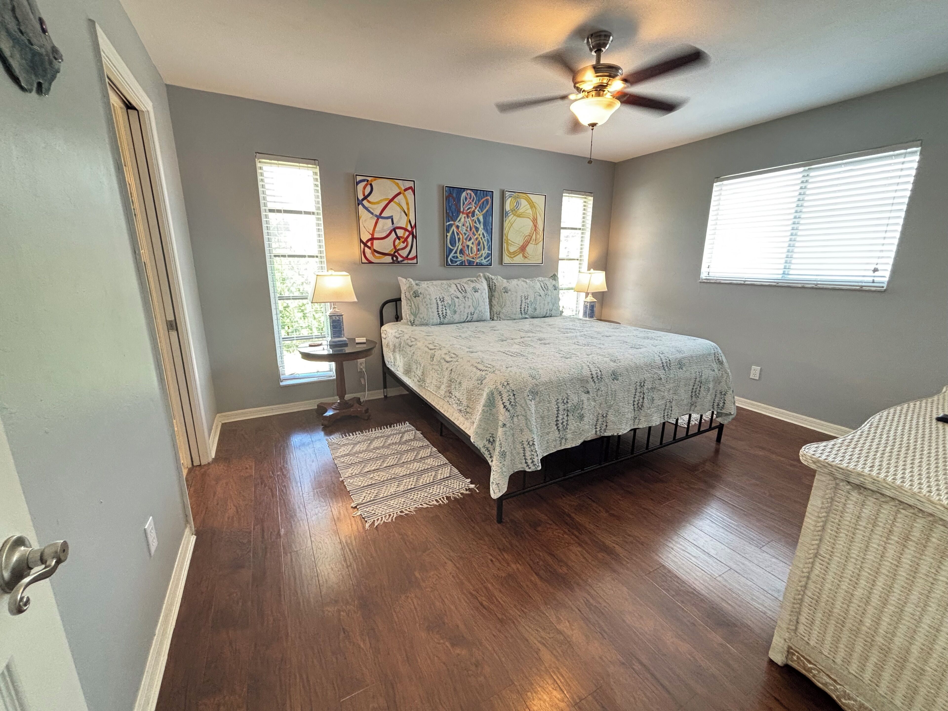 2 habitaciones, tabla de planchar con plancha y wifi gratis 