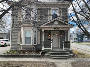 Exterior detail - Charming single-bedroom apartment with AC, Very Fast WiFi in beautiful Houlton (Houlton)