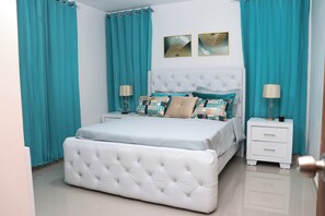 3 chambres, fer et planche à repasser, Wi-Fi, draps fournis