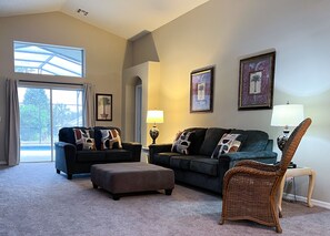 Smart TV, DVD player, video library - Kids Toys and Dress Up with Play Area, South Facing Sunny Pool, 15 min to Disney (Kissimmee)