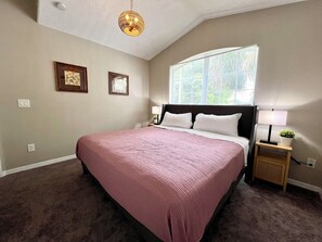 5 bedrooms, travel cot, WiFi, bed sheets - Kids Toys and Dress Up with Play Area, South Facing Sunny Pool, 15 min to Disney (Kissimmee)