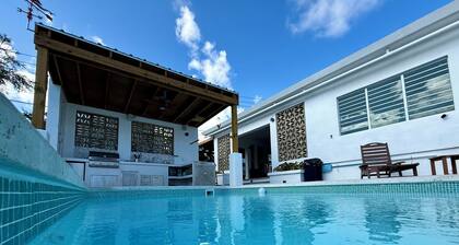 Located close to Isabel Segunda Vieques, downtown 4 bedrooms with pool.