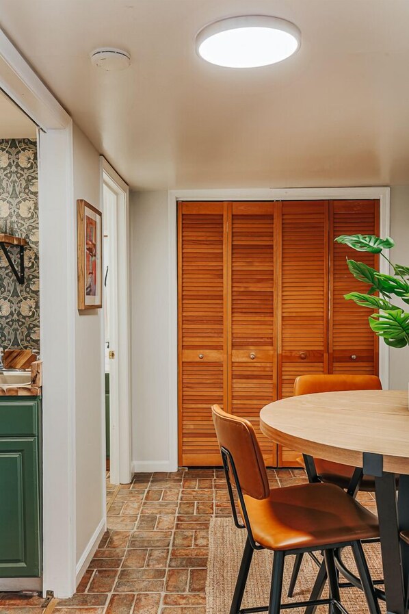 Apartment, Private Bathroom (Secret Garden Studio) | Interior - Secret Garden Studio (Staunton)