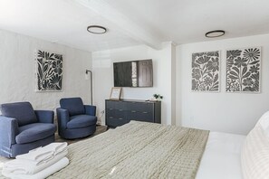 Apartment, Private Bathroom (Secret Garden Studio) | 1 bedroom - Secret Garden Studio (Staunton)