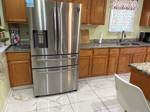 Micro-ondes, four, plaque de cuisson, lave-vaisselle