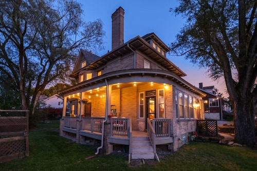 Reunion Ready. 2-Home Compound With Private Yard, Porch, Gazebo & Fire Pit