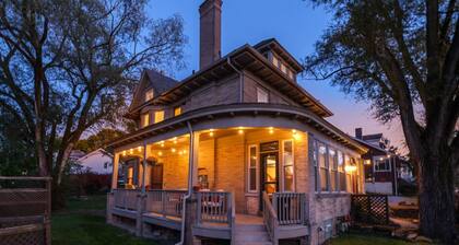 Reunion Ready. 2-Home Compound With Private Yard, Porch, Gazebo & Fire Pit
