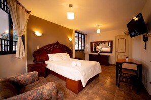 Laptop workspace, free WiFi, bed sheets - Hotel Fundo San Rafael  (Nazca)