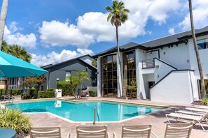 Outdoor pool - The Fold Hotels Orlando (Orlando)
