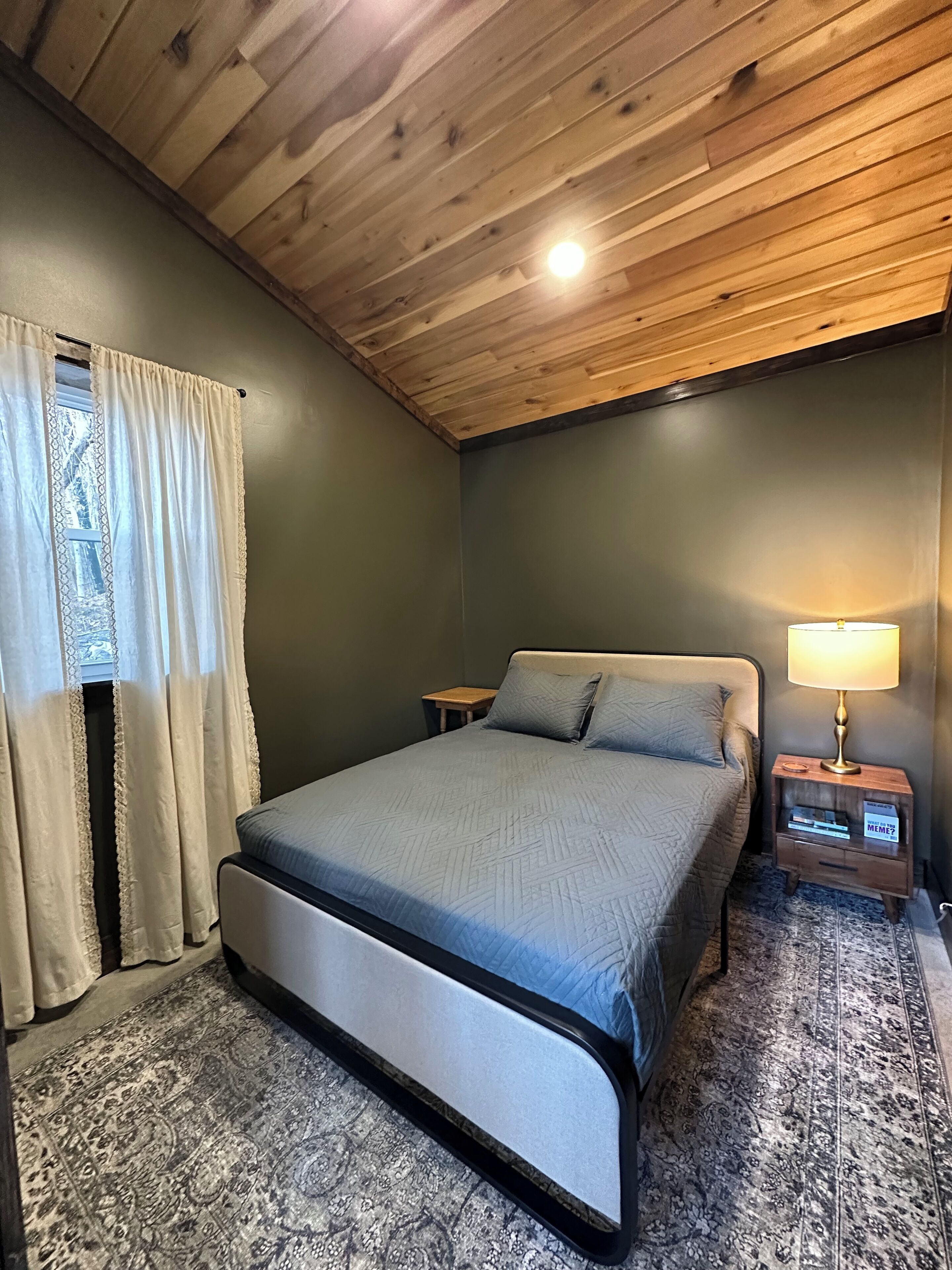 2 bedrooms, travel crib, free WiFi, bed sheets