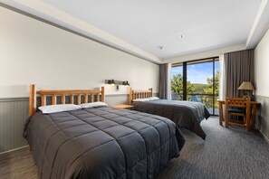 1 bedroom, free WiFi, bed sheets - Lake View | 3 Meals Per Day Included (Potosi)