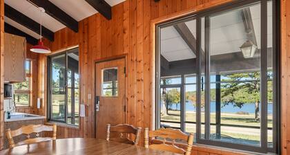 Pet-Friendly Bluff Cabin by Sunnen Lake