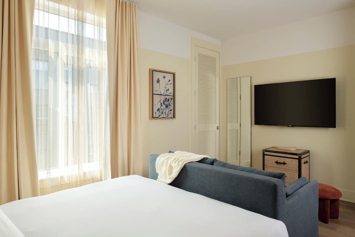 1 habitación, tabla de planchar con plancha, wifi gratis y ropa de cama