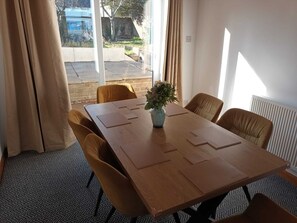 Dining - Serviced 3-Bedroom Home Near NEC, Airport & JLR (Garrett's Green)