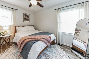 4 bedrooms, iron/ironing board, free WiFi, bed sheets - Clifty Falls Family Getaway-Sleeps 8--3 Miles to Historic Downtown & River Front (Madison)