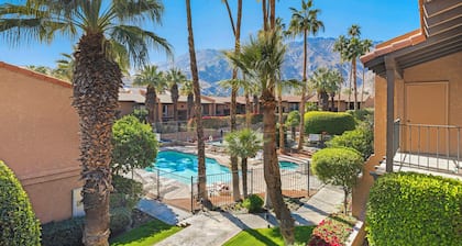 Charming 2-bedroom condo in serene Uptown North Palm Springs!